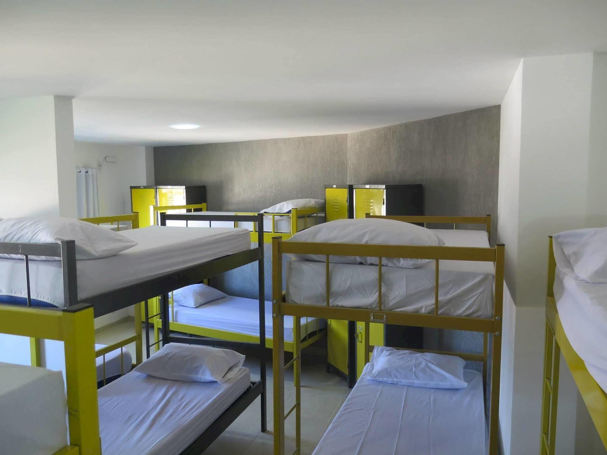Hostal Walk On The Favela