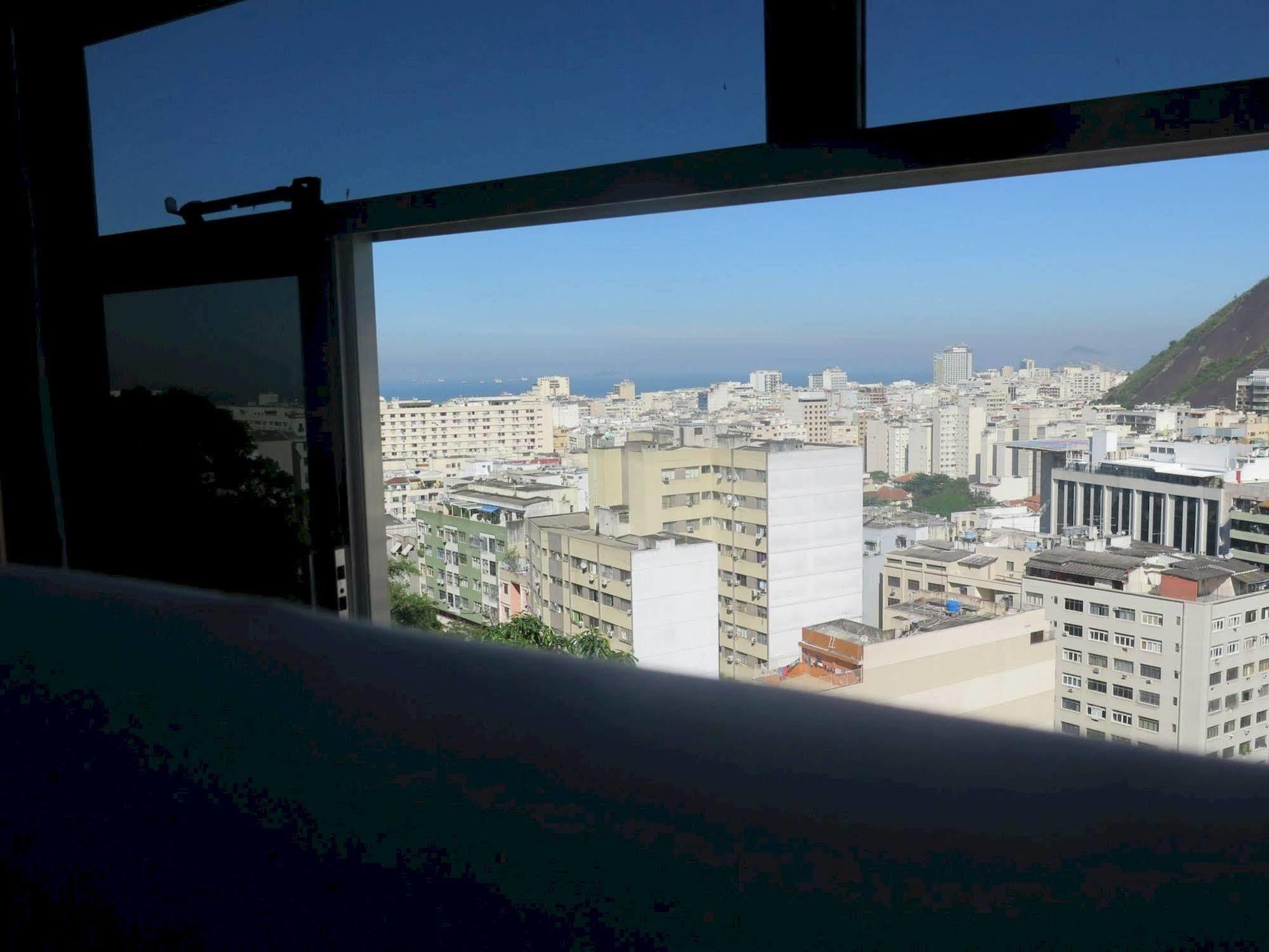 Walk On The Favela Albergue *